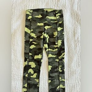 Lululemon wunder train leggings with pockets. 25” inseam size 8. Green camo